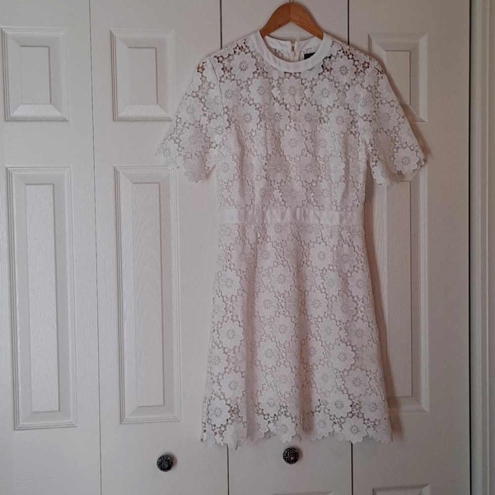 NEW Modcloth size 6 white floral dress
